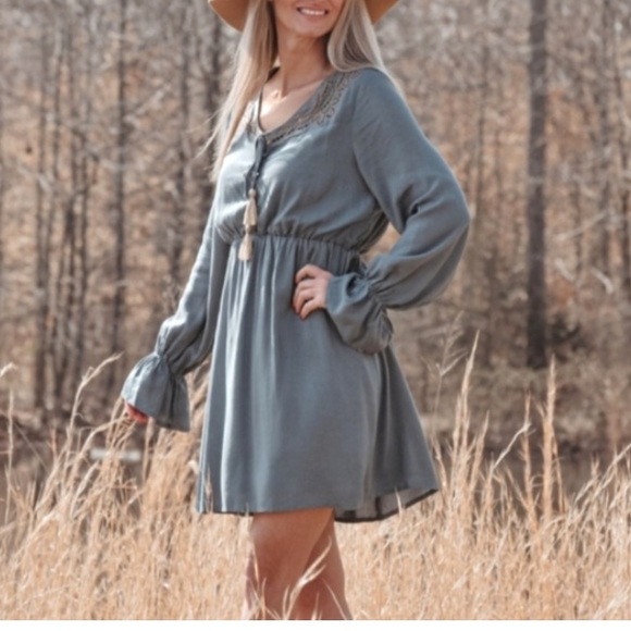 Love Boutique Dresses & Skirts - NEW! Women’s Boutique Lace detail Button Tie-Up Long Sleeve Mini Ruffle Dress S
